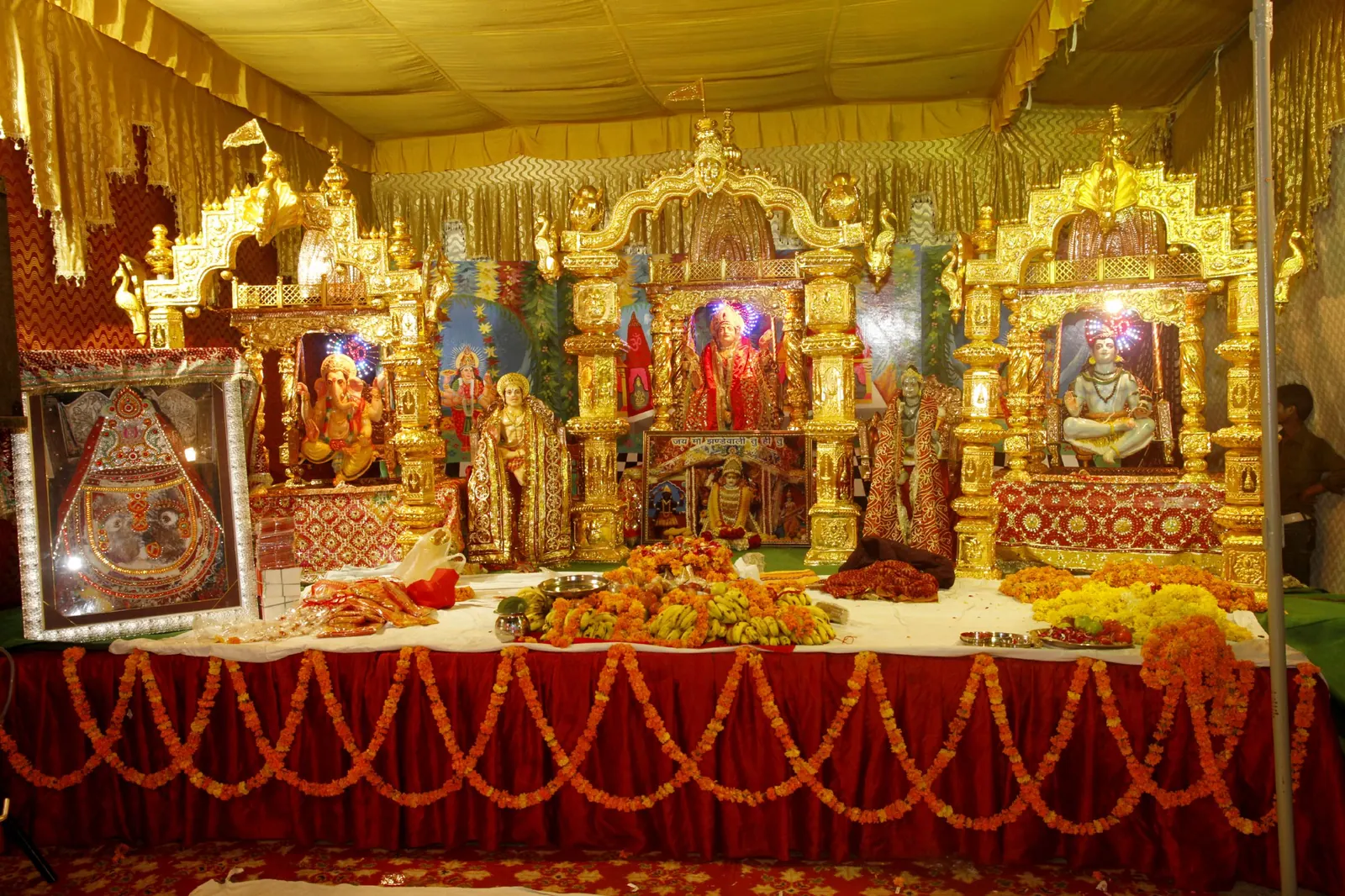 Golden decorated mandir-style stage for Mata Ka Jagran in Delhi